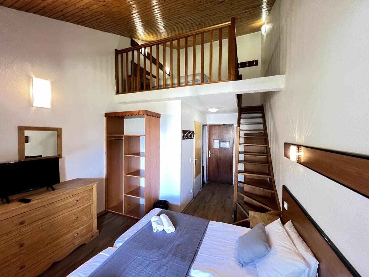 Hotel Le Piolet Сен-Мартен-дьо-Белвил Екстериор снимка